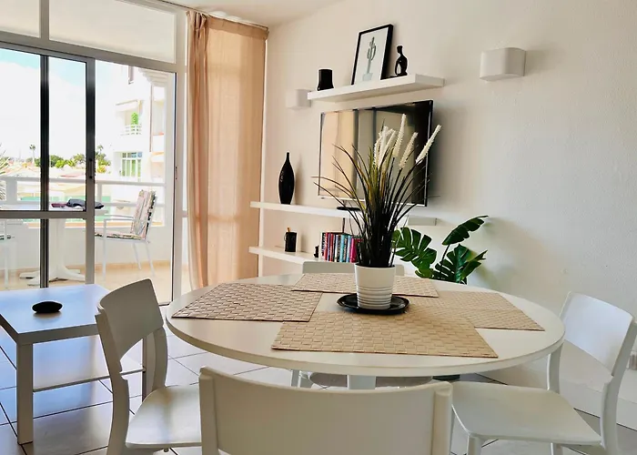 Yumbo Sunset Tanife - Next To Yumbo